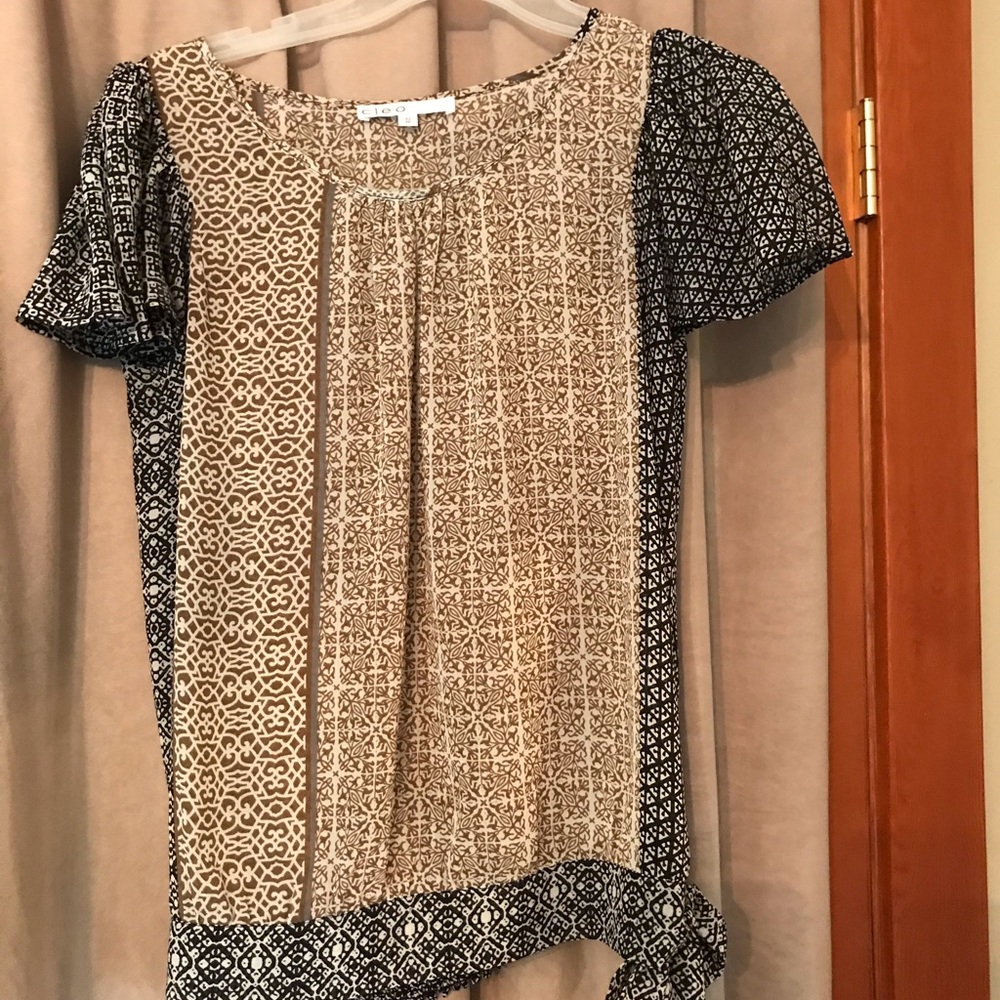 😀 $30/3 Blouse flutter sleeve
